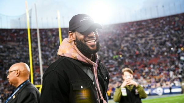 USA: LeBron James souhaite à Kaepernick "un sacré paquet d'argent" USA: LeBron James souhaite à Kaepernick "un sacré paquet d'argent"