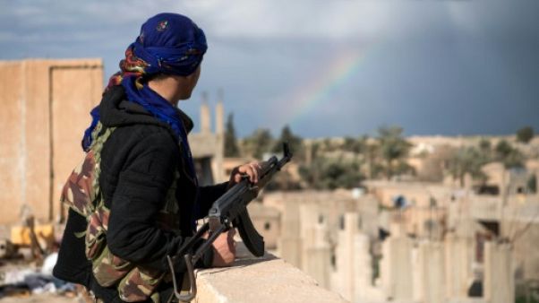 En Syrie, les jihadistes de l'EI sommés de se rendre par la force arabo-kurde En Syrie, les jihadistes de l'EI sommés de se rendre par la force arabo-kurde