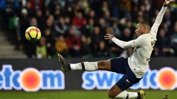 Ligue 1: Mbappé, infatigable, porte le Paris SG à Saint-Etienne 1-0 Ligue 1: Mbappé, infatigable, porte le Paris SG à Saint-Etienne 1-0