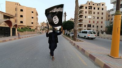 قوات سوريا الديمقراطية ترى أسرى الدولة الإٍسلامية "قنبلة موقوتة" وتطلب ترحيلهم