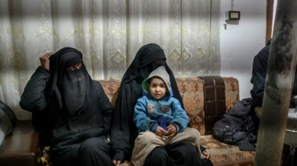 Chloé et Chaïma, Françaises détenues en Syrie: "On n'est pas des animaux" Chloé et Chaïma, Françaises détenues en Syrie: "On n'est pas des animaux"