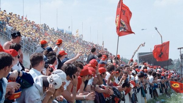 Omaggio del team a Enzo Ferrari Omaggio del team a Enzo Ferrari