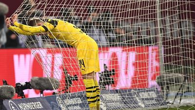 Dortmund frena, il Bayern adesso è a -3