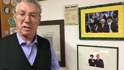 Ospedale, Bossi interagisce e migliora