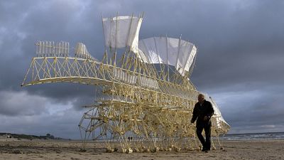 Le creature cinetiche di Jansen a Milano Le creature cinetiche di Jansen a Milano
