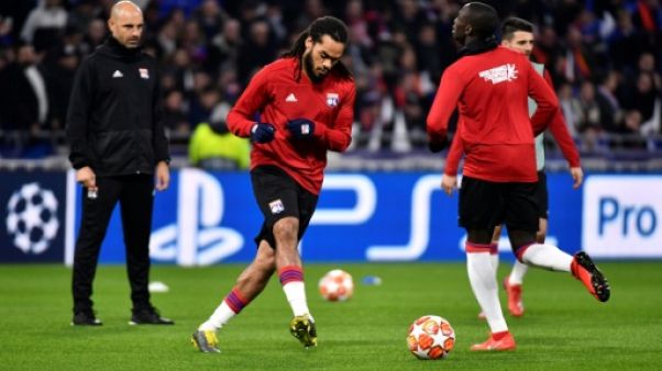 Ligue des champions: Denayer et Terrier, titulaires avec Lyon contre Barcelone Ligue des champions: Denayer et Terrier, titulaires avec Lyon contre Barcelone