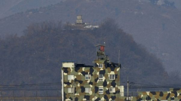 "Pyongyang n'est pas l'ennemi": les jeunes Sud-Coréens rejettent le service militaire "Pyongyang n'est pas l'ennemi": les jeunes Sud-Coréens rejettent le service militaire