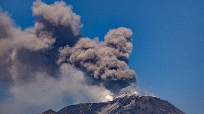 Cenere da Etna, chiuso uno spazio aereo