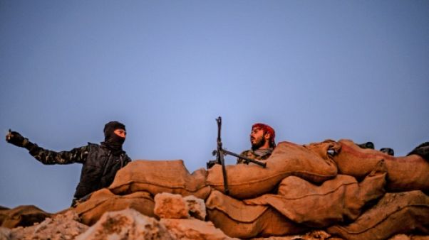 Syrie: des camions avec hommes, femmes et enfants quittent la poche de l'EI Syrie: des camions avec hommes, femmes et enfants quittent la poche de l'EI