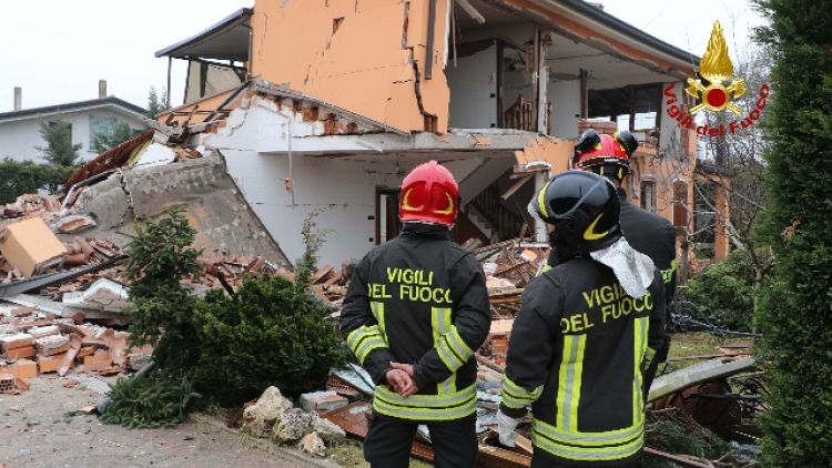 Esplode casa isolata a Padova