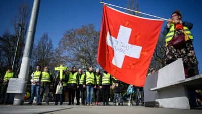 Un millier de "gilets jaunes" à Genève pour sensibiliser l'ONU