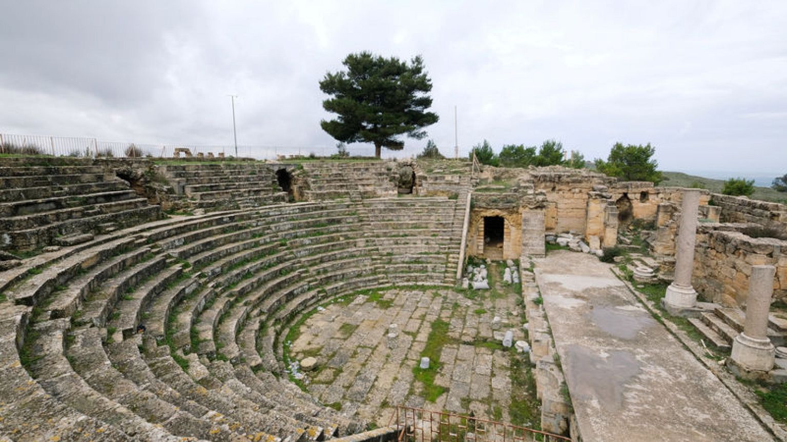 Libya's ancient ruins blighted by theft, shunned by tourists