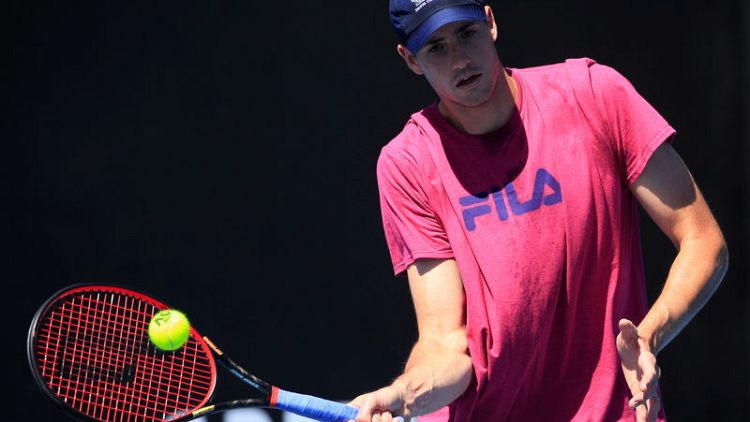 Isner powers past Lacko to reach Delray quarters