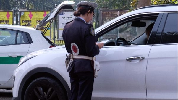 Smog, domani a Napoli stop alle auto Smog, domani a Napoli stop alle auto