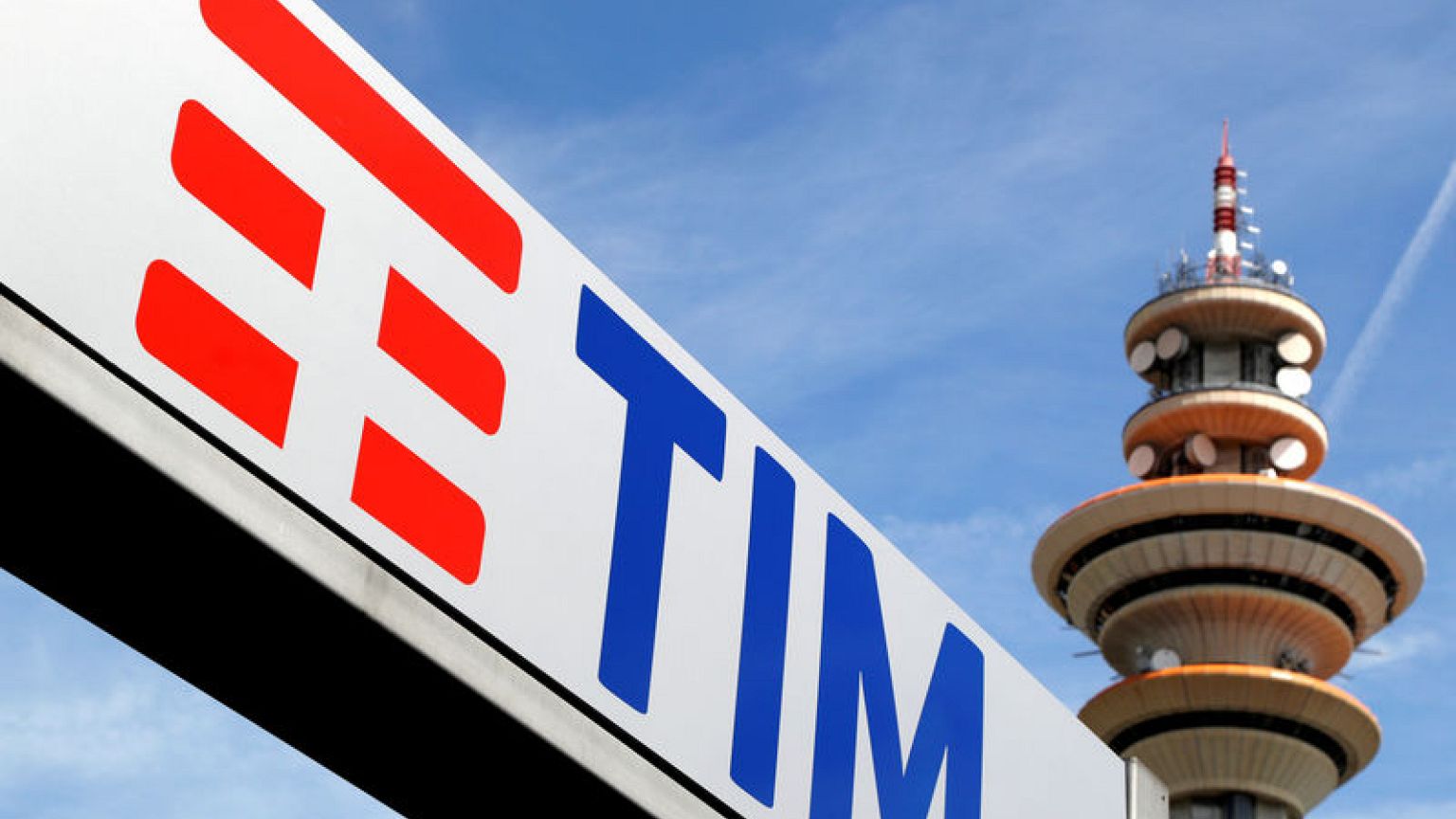 Telecom Italia to grow core profits from 2020, to explore all options on network
