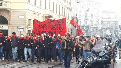 A Milano corteo studenti contro Governo A Milano corteo studenti contro Governo