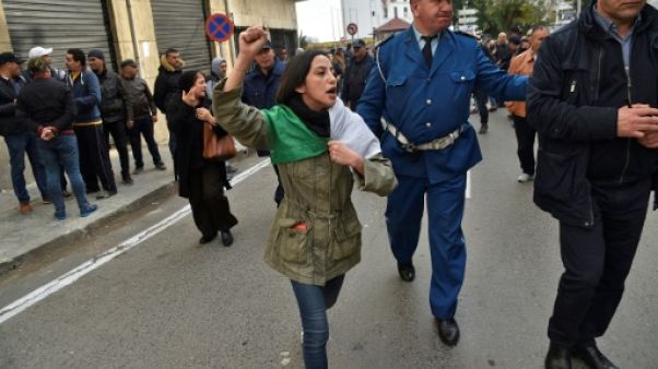 Algérie: début de rassemblements contre le 5e mandat du président Bouteflika Algérie: début de rassemblements contre le 5e mandat du président Bouteflika
