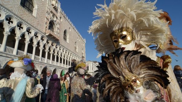 Venezia, stop ai coriandoli di plastica Venezia, stop ai coriandoli di plastica