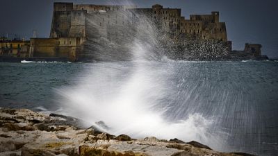Forte vento, domani scuole Napoli chiuse Forte vento, domani scuole Napoli chiuse