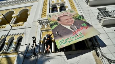 Heurts à Alger entre policiers et manifestants tentant de rejoindre la présidence