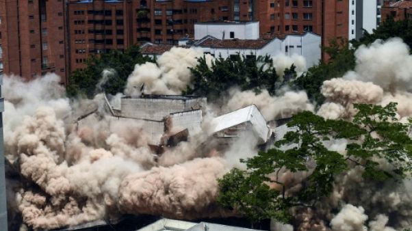 Colombie: dynamitage du Monaco, bunker d'Escobar à Medellin Colombie: dynamitage du Monaco, bunker d'Escobar à Medellin