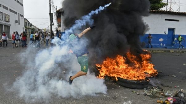 Venezuela: heurts et désertion de militaires à la frontière avec la Colombie Venezuela: heurts et désertion de militaires à la frontière avec la Colombie