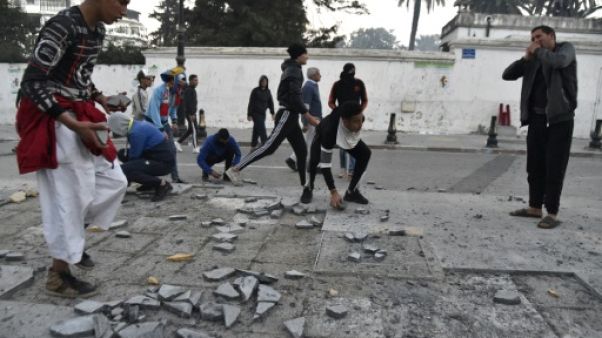 Algérie: 41 arrestations lors des manifestations vendredi (police) Algérie: 41 arrestations lors des manifestations vendredi (police)
