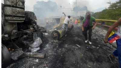 "Ils nous tirent dessus": blessé en attendant l'aide au Venezuela