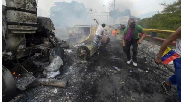 "Ils nous tirent dessus": blessé en attendant l'aide au Venezuela "Ils nous tirent dessus": blessé en attendant l'aide au Venezuela