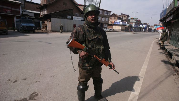 الهند تكثف حملتها في كشمير ومقتل خمسة في معركة مع متشددين
