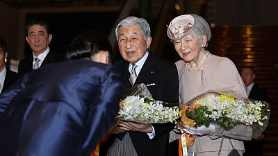 الإمبراطور أكيهيتو يحث اليابان على إقامة علاقات "صادقة" مع العالم