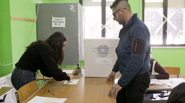 Pastore al seggio, credo nel voto Pastore al seggio, credo nel voto