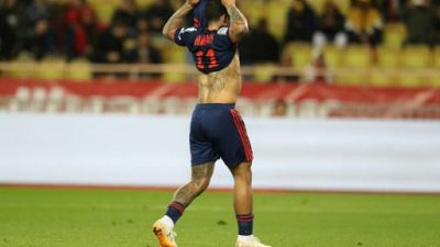 Ligue 1: Depay et Lyon craquent, Marseille prend un point