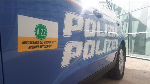 Guida camion dopo una bottiglia di vodka Guida camion dopo una bottiglia di vodka