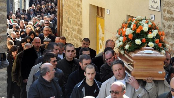 Femminicidio: via tomba marito-mandante Femminicidio: via tomba marito-mandante