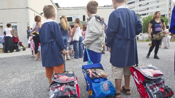 Aggredisce l'insegnante del figlio Aggredisce l'insegnante del figlio