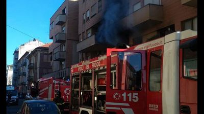 Alloggio in fiamme, morta anziana