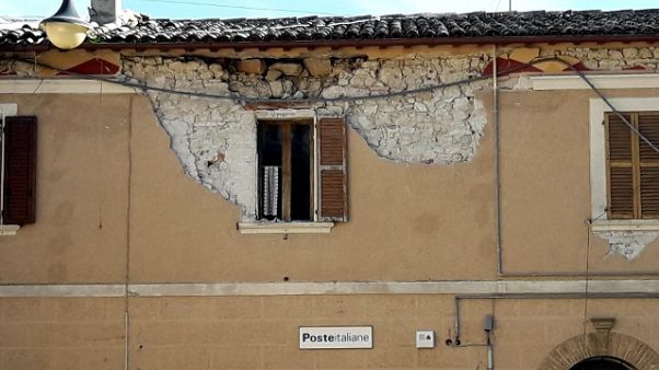 Sindaco dorme in casa inagibile,indagato Sindaco dorme in casa inagibile,indagato