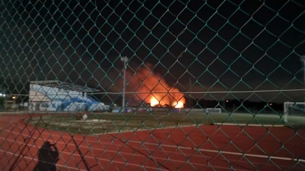 Un altro bosco in fiamme nel Pisano Un altro bosco in fiamme nel Pisano