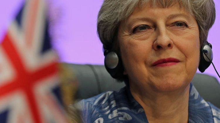 صحيفة: رئيسة وزراء بريطانيا تقترح استبعاد الخروج من الاتحاد دون اتفاق