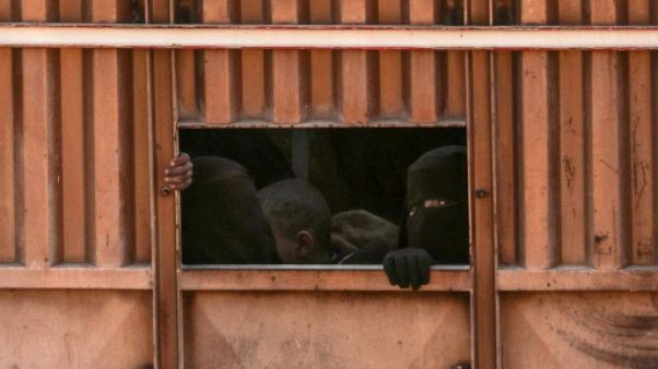 Lait, armes, ordinateurs: dans les sacs des femmes du "califat" Lait, armes, ordinateurs: dans les sacs des femmes du "califat"
