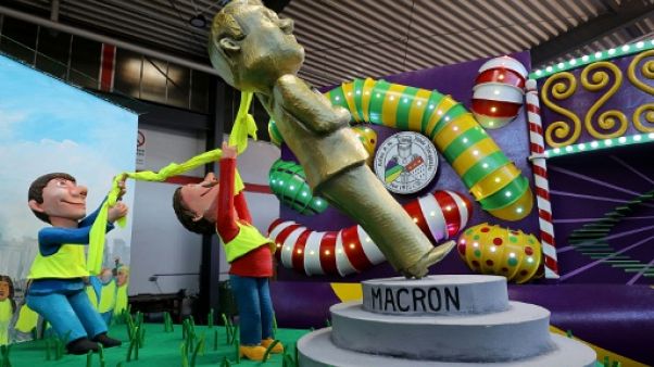 Macron et les "Gilets jaunes" s'invitent au carnaval de Cologne Macron et les "Gilets jaunes" s'invitent au carnaval de Cologne