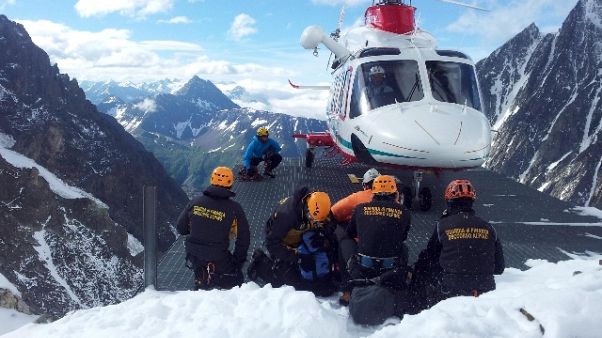 Alpinista muore su massiccio M.Bianco Alpinista muore su massiccio M.Bianco