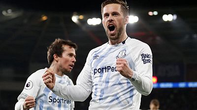 Sigurdsson double helps Everton sink Cardiff
