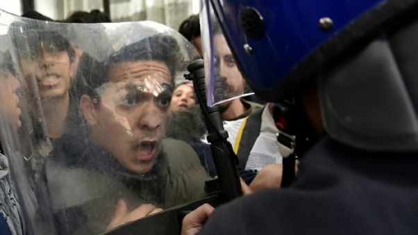 Algérie: frustrations et "humiliation", moteurs de la contestation actuelle Algérie: frustrations et "humiliation", moteurs de la contestation actuelle