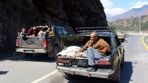Au Cachemire, les habitants fuient de crainte d'un nouveau conflit indo-pakistanais Au Cachemire, les habitants fuient de crainte d'un nouveau conflit indo-pakistanais