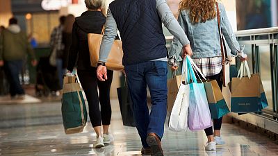 Consumers, weak exports seen curbing U.S. fourth-quarter growth