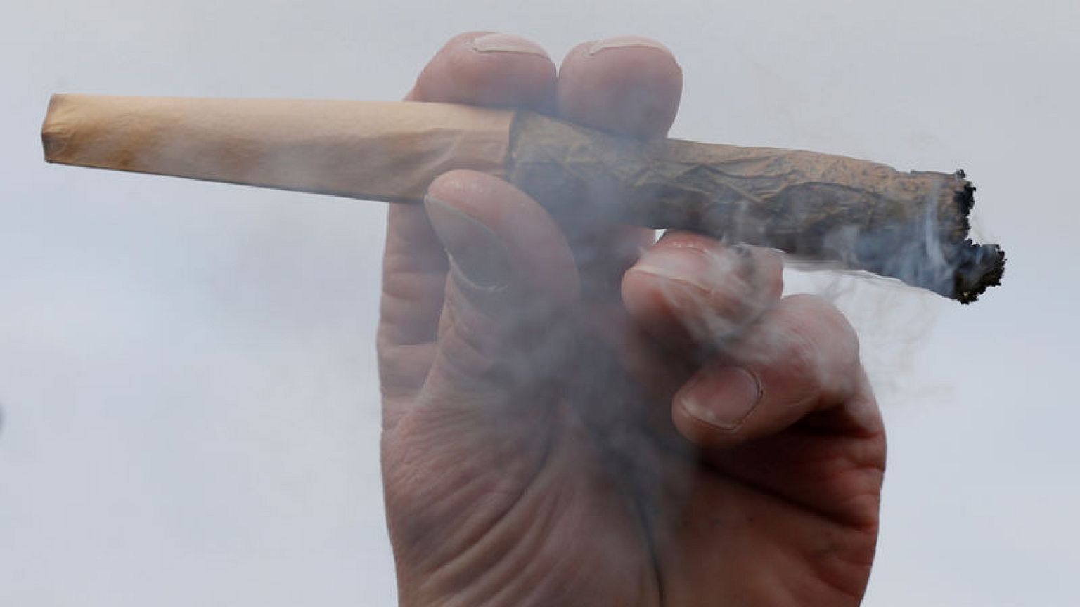 Swiss may let 5,000 people use marijuana legally for studies