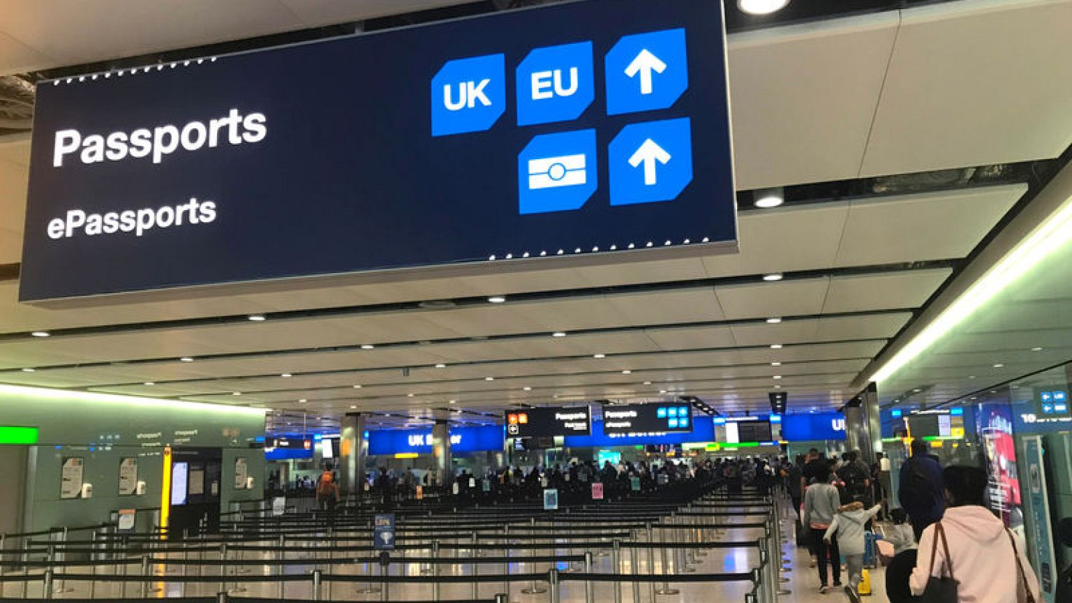EU migration to UK lowest since 2009 as Brexit approaches