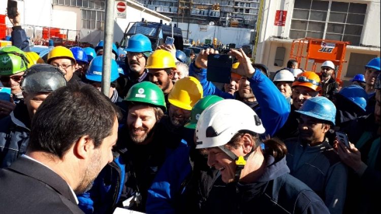 Salvini, dimezzare tempi burocrazia